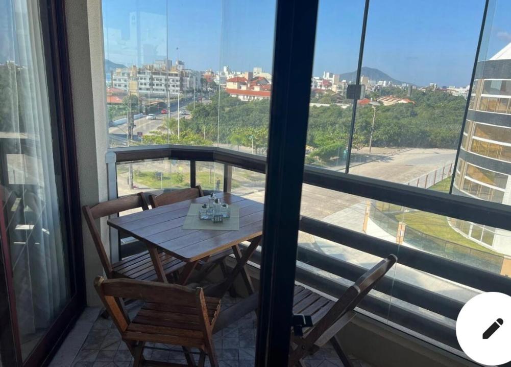شقة Apartamento Maravilhoso, Completo,1 Quarto Com Cama Queen E Sofa Retratil, Bi Cama Embutida, Colchao Extra, Vista Pro Mar, Dormem 5, Pe Na Areia, Jacuzzi, Piscina Wifi,Self Checkin, Automatizado Florianópolis المظهر الخارجي الصورة